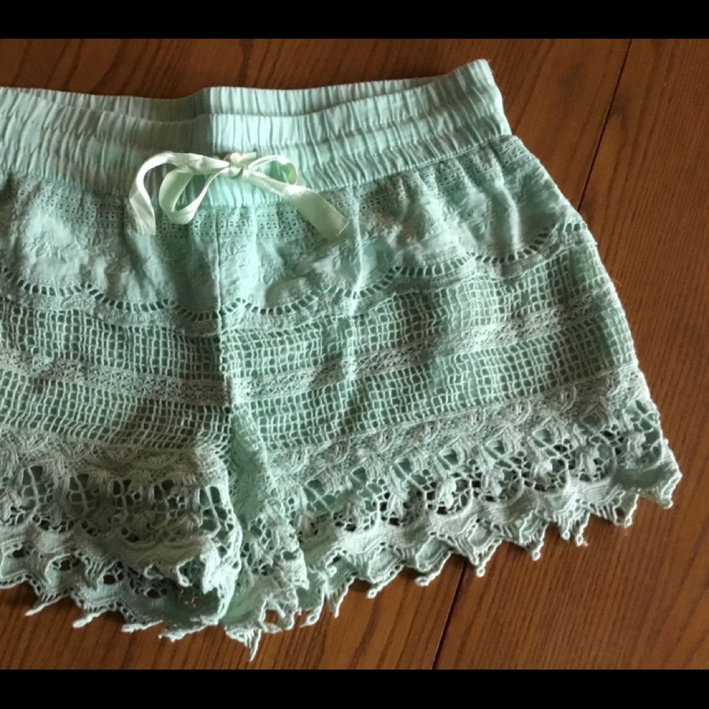 No Boundaries. Small. Mint green shorts